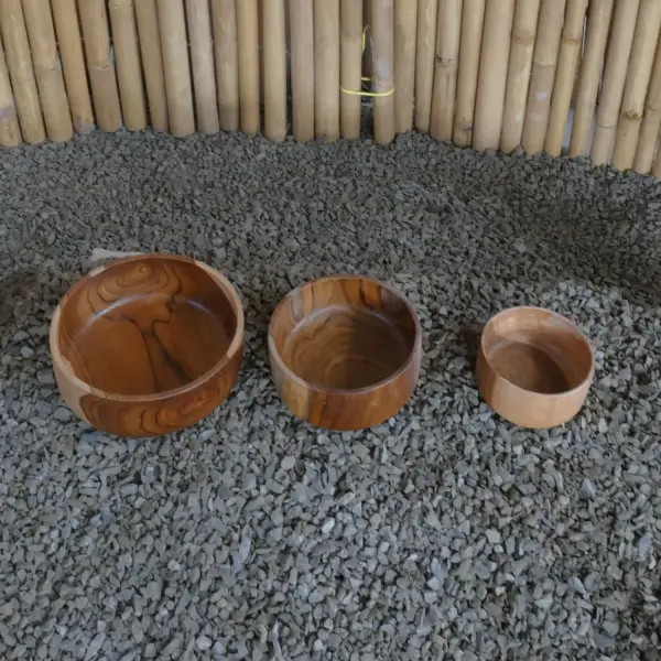 Product image 1 of the product “Salad bowls round, flat from teak root wood, Set of 3. Sizes: L: 31x31x10cm H. M:28x28x9cm H. S: 23x23x8cm H. ”